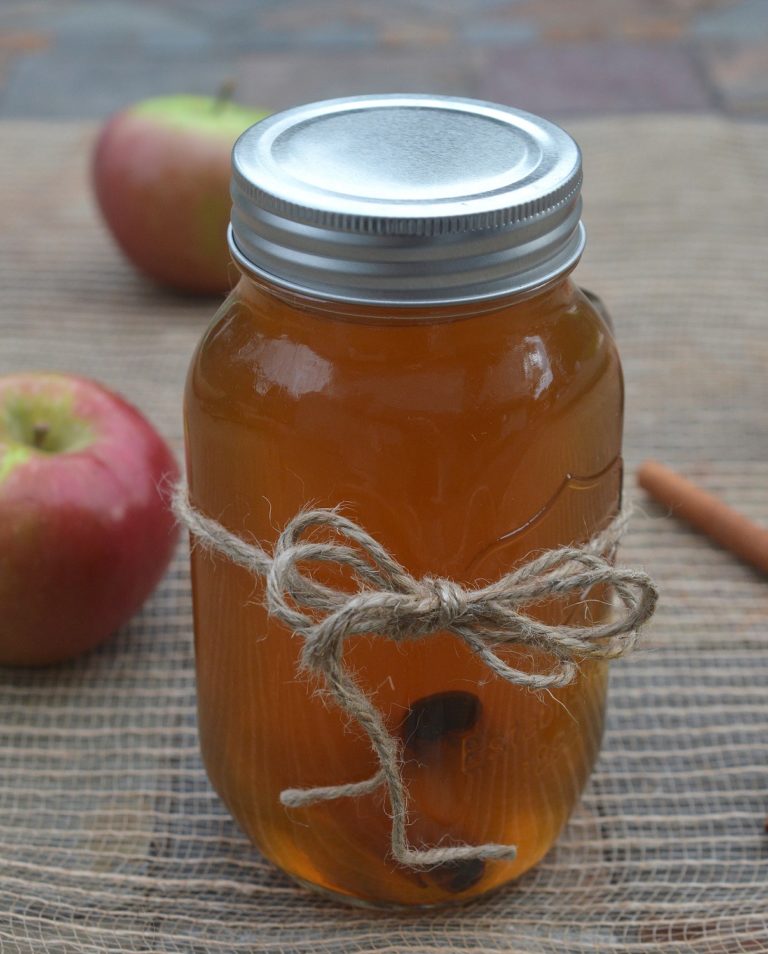 Easy Apple Pie Moonshine