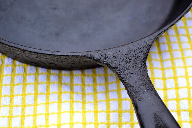 Easy way to clean cast iron pans in oven on self clean