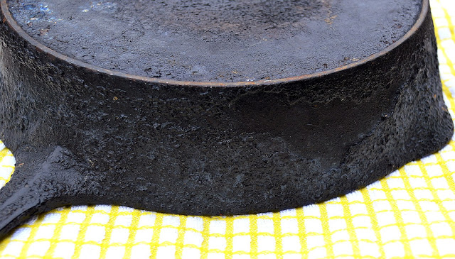 Stripping cleaning cast iron pans