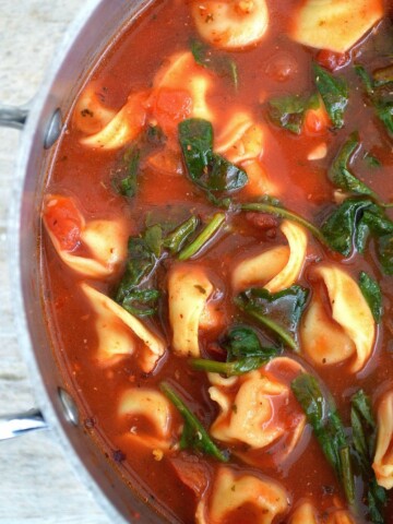 Amazing Garlic Spinach Tortellini Soup