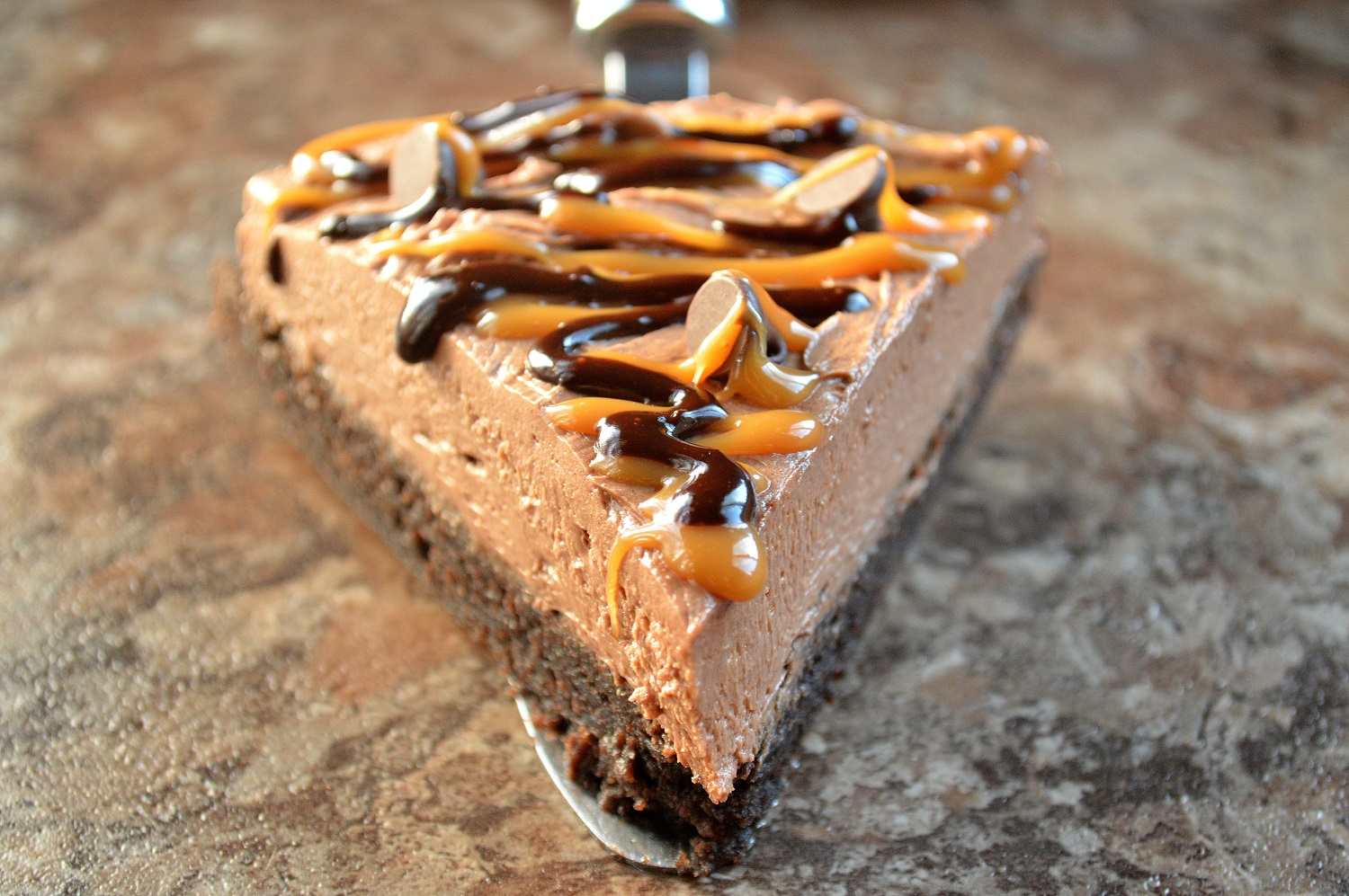 no Bake Chocolate Cheesecake with Brownie Crust, slice