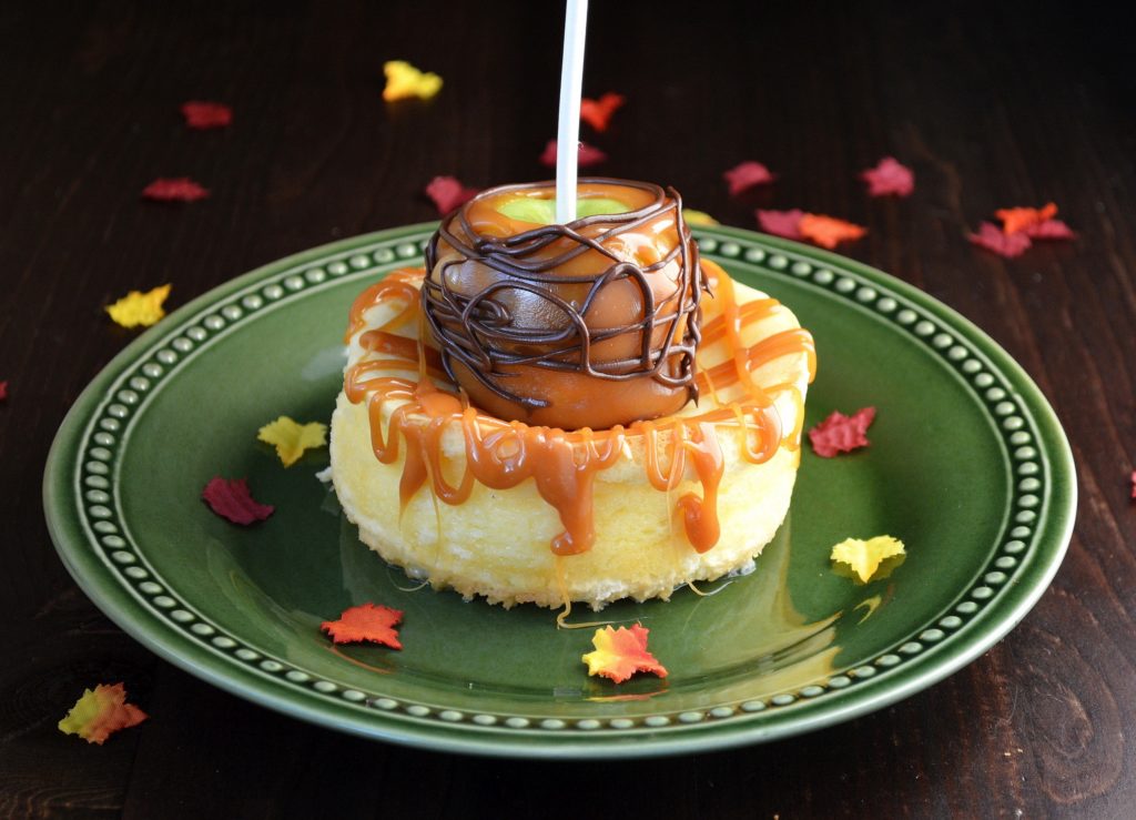 Mini Cheesecakes with Mini Caramel Apples