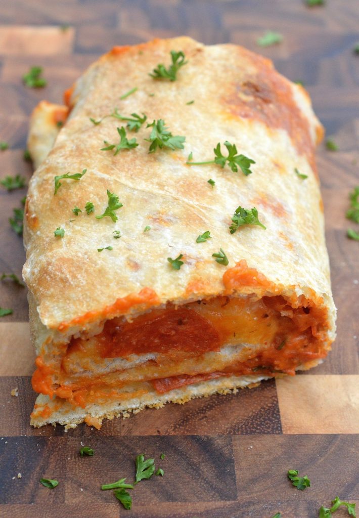 5 Ingredient Pepperoni & Cheese Stromboli - Make a 16-18 inch stromboli that your whole family will enjoy! 