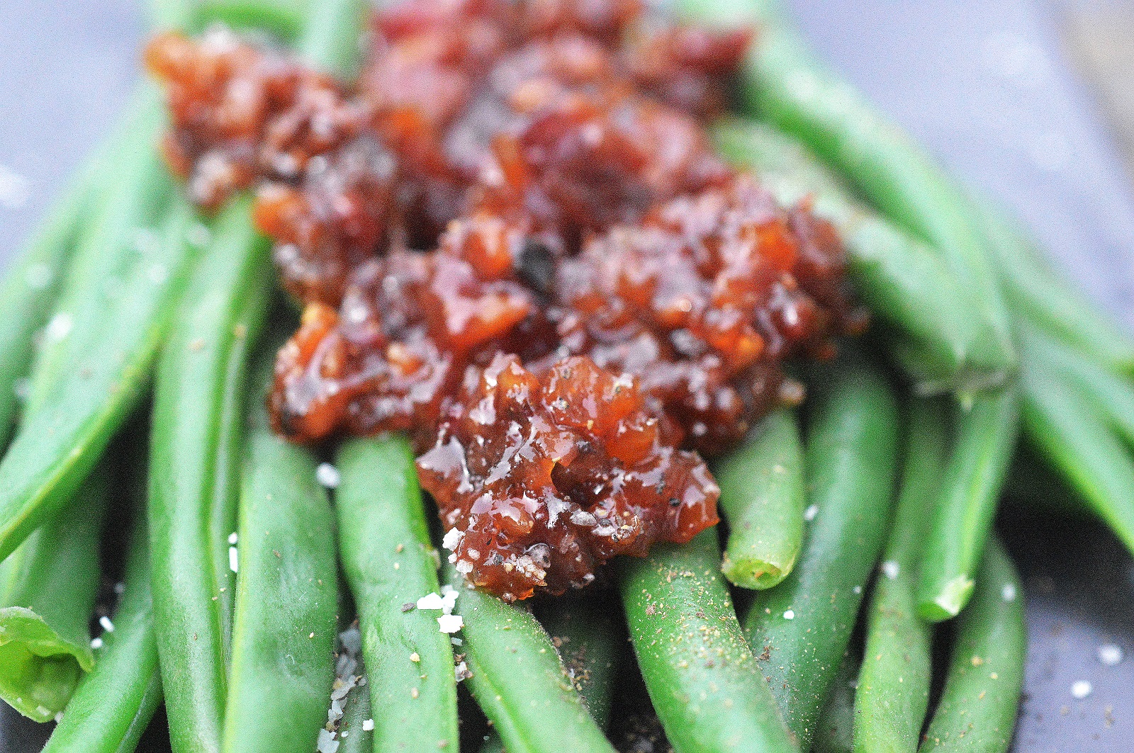 Steamed Green Beans withy bacon jam 