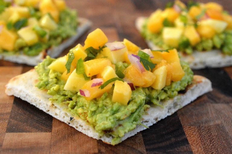 Avocado Mango Toast - Easy, healthy and delicious!