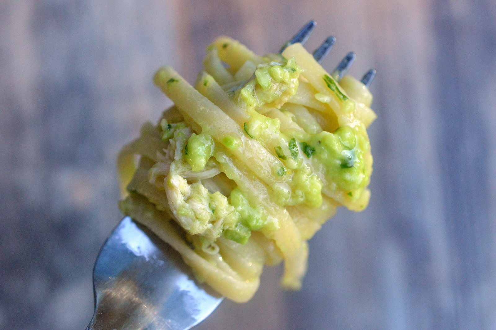 Creamy Avocado Basil Lemon Chicken Pasta. THIS fresh, vibrant,easy to make sauce will make your dance in your seat!