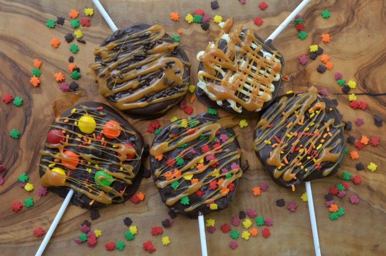 How to Make Candy Apple Slices Such a fun treat for the kids to help you make AND eat!