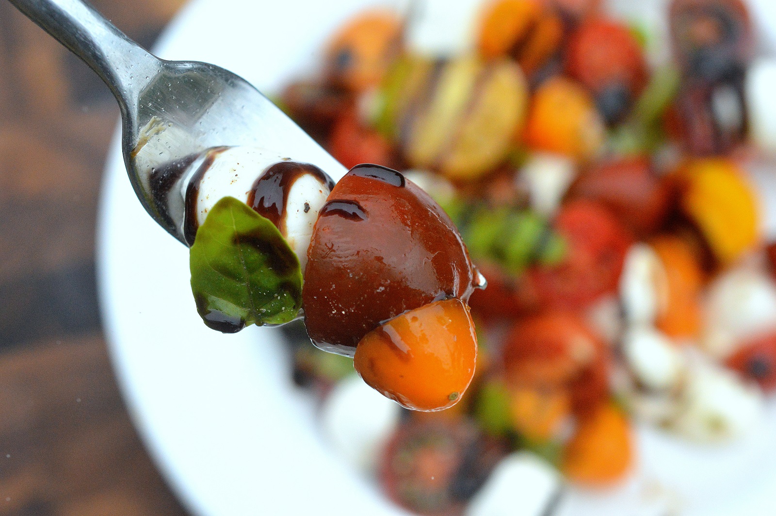 Artisam Tomato Caprese Salad with Balsamic Glaze, so simple, healthy and delicious!