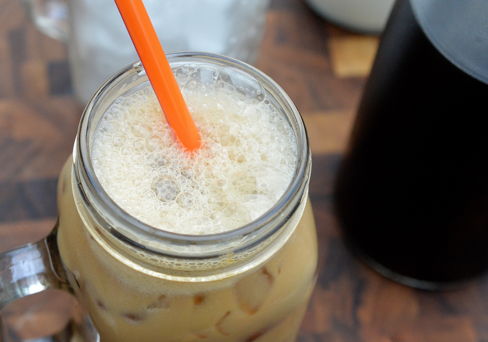 How to make cold brew coffee at home. It's easy, saves time and is less expensive! Winning!!