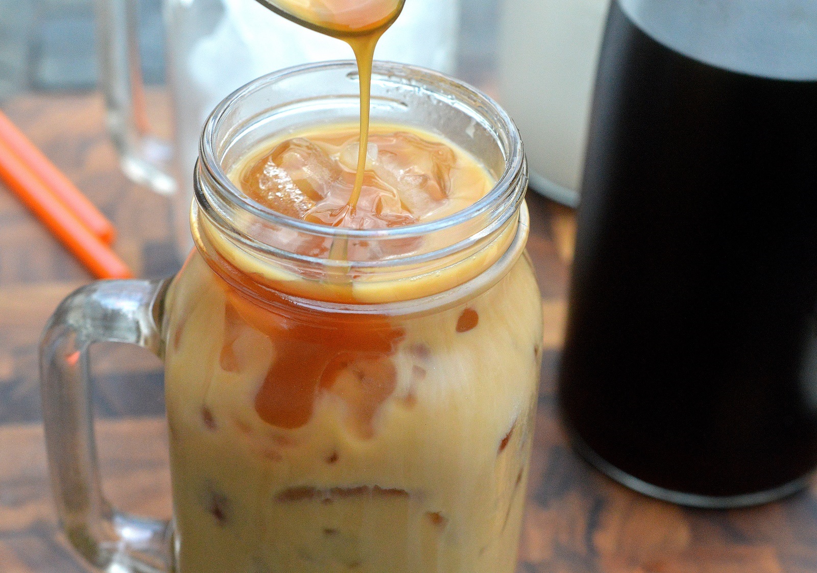 How to make cold brew coffee at home. It's easy, saves time and is less expensive! Winning!!