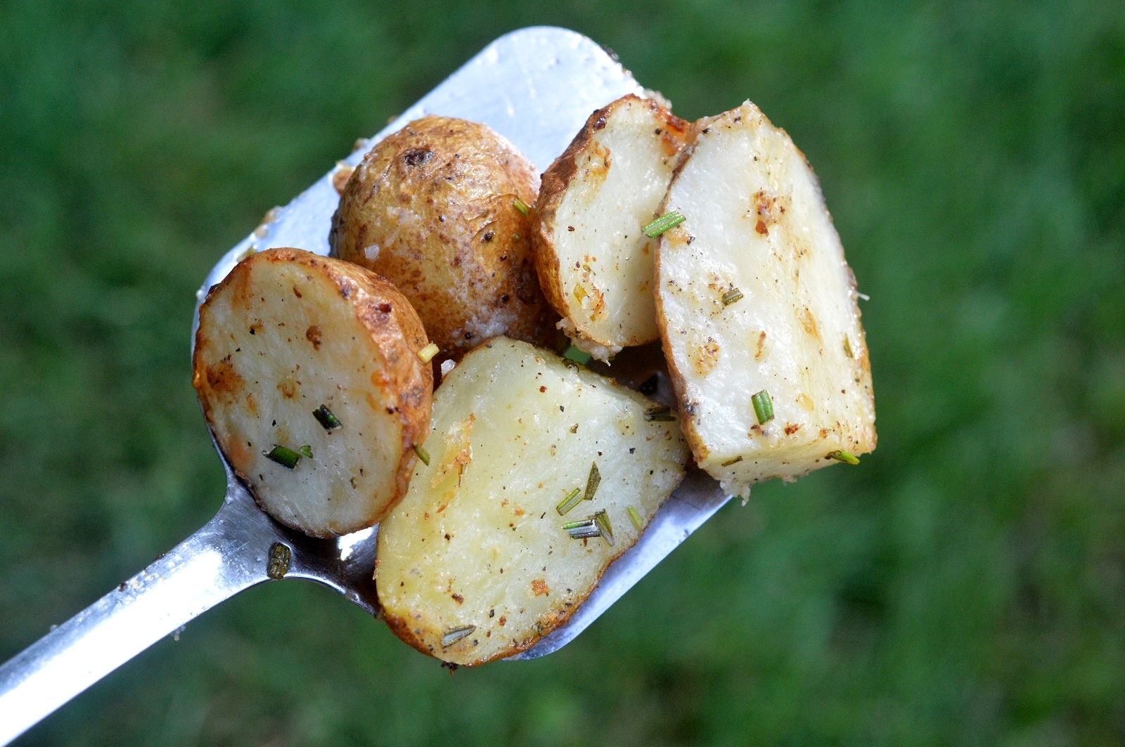 Delicious Rosemary Garlic Roasted Potatoes