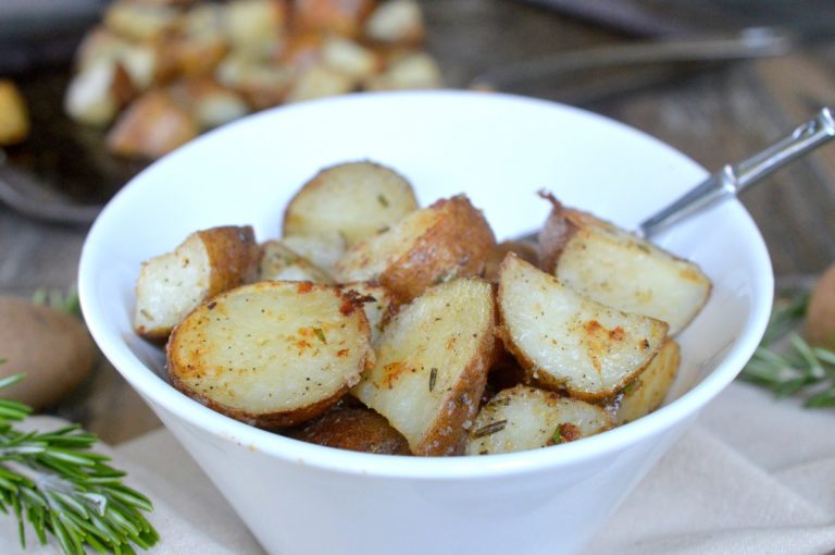 Simple and Delicious Garlic Rosemary Roasted Potatoes