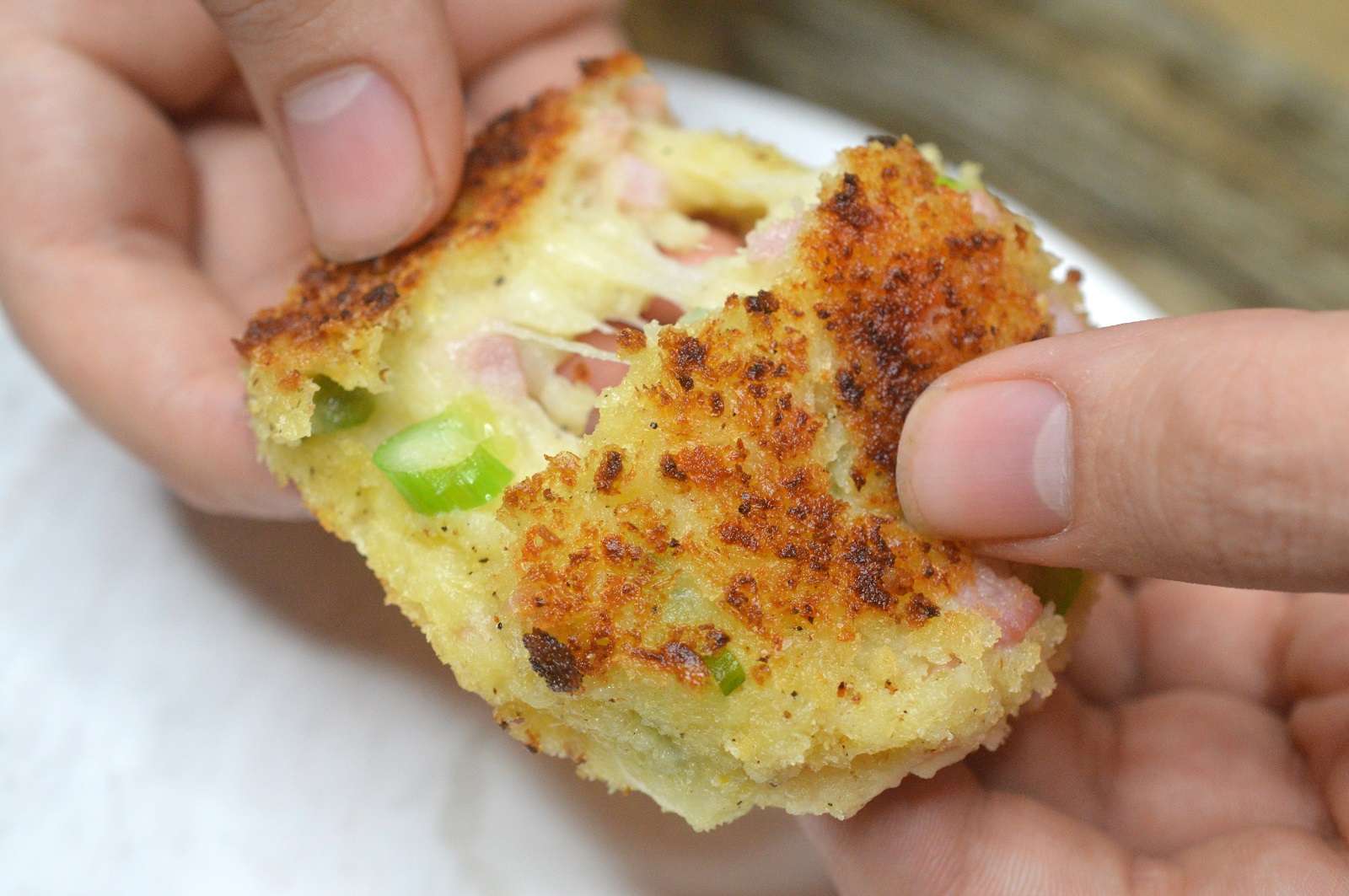 Fluffy, delicious Cheesy Ham and Potato Cakes