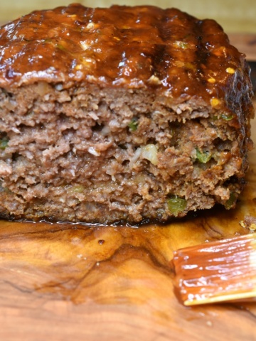 Meatloaf cooked on the grill, ready to be enjoyed, sliced open.