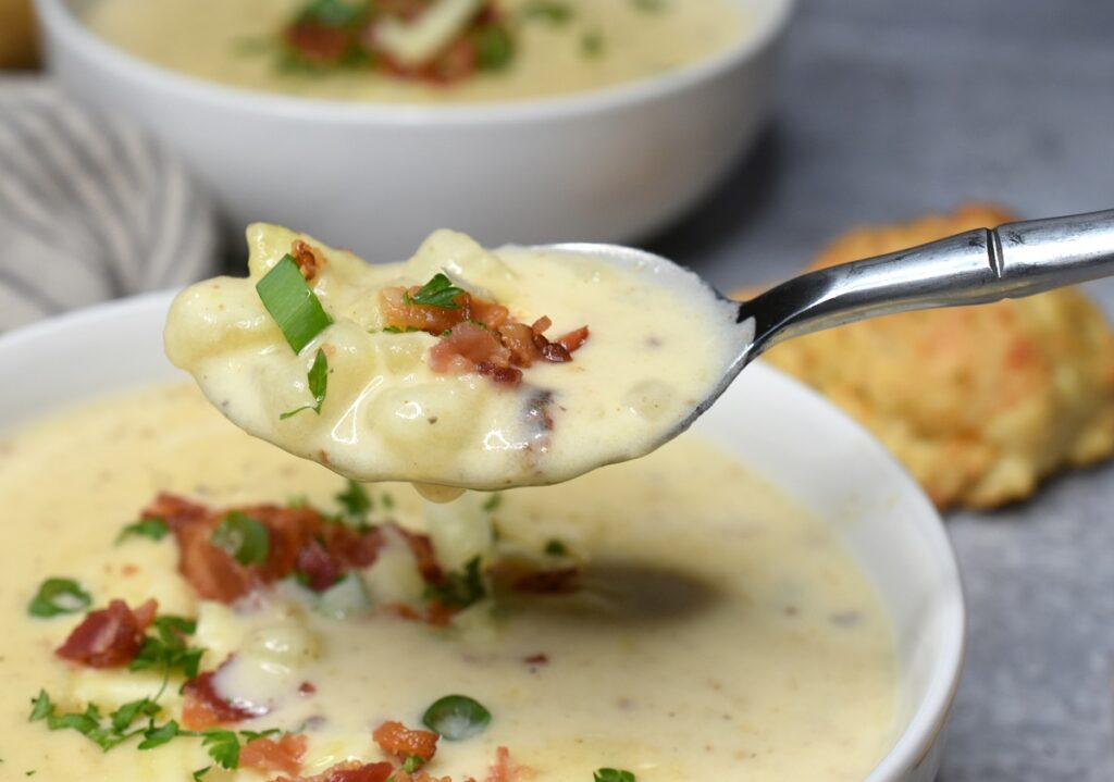 Best Potato Soup recipe. Loaded potato soup recipe. Potato soup with cheese and bacon.