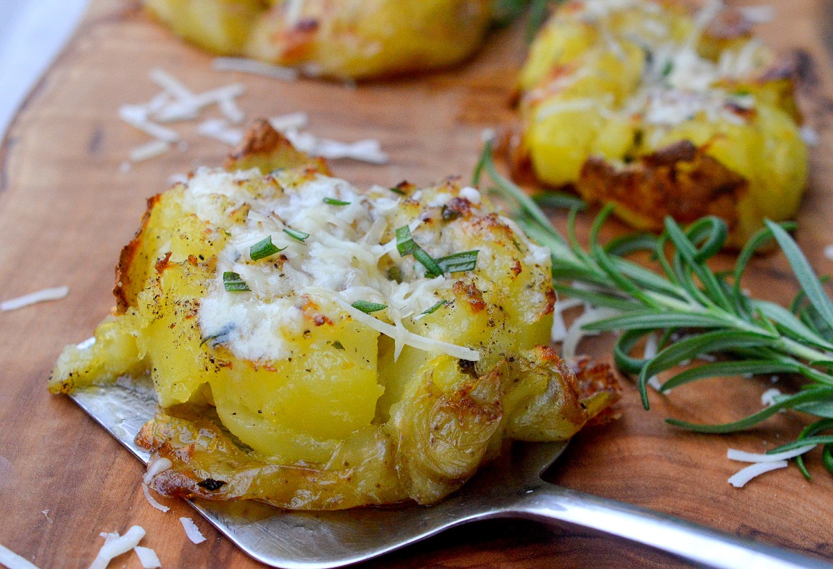 Crispy Oven Smashed Potatoes with garlic, Parmesan and Rosemary