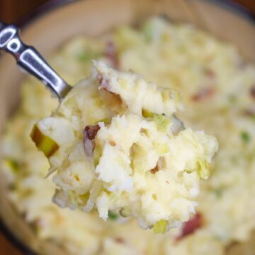 Colcannon recipe is a delicious Irish recipe made with potatoes, cabbage, cream, butter and leeks