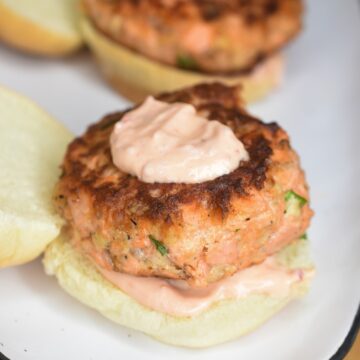 Salmon Sliders with Roasted Red Pepper Mayo